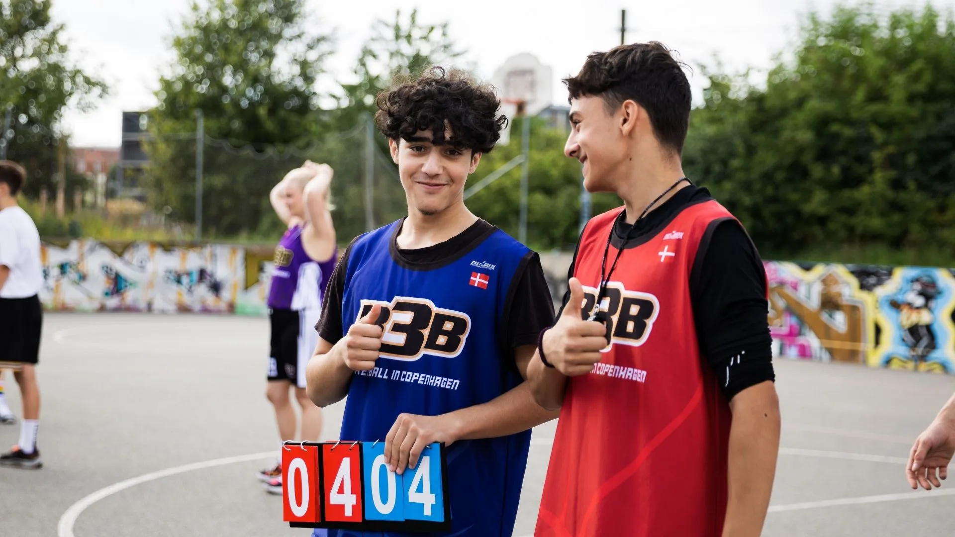 B3B basketball drenge på streetbasketbane, medlemmer af DGI Østjylland