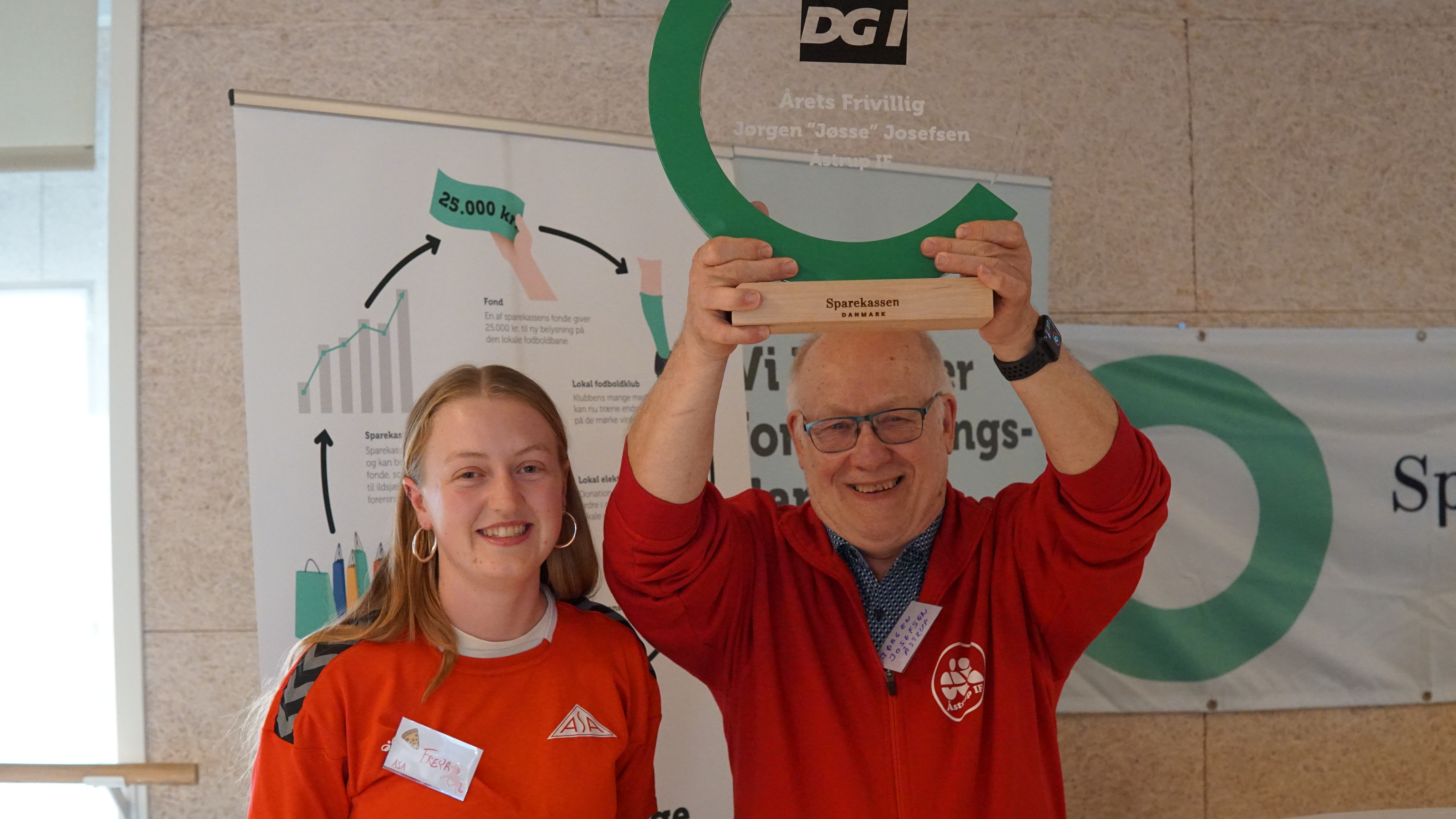 Jørgen Josefsen sammen med Freya Lieberknecht fra ASA Fodbold, som også var nomineret til Årets Frivillig