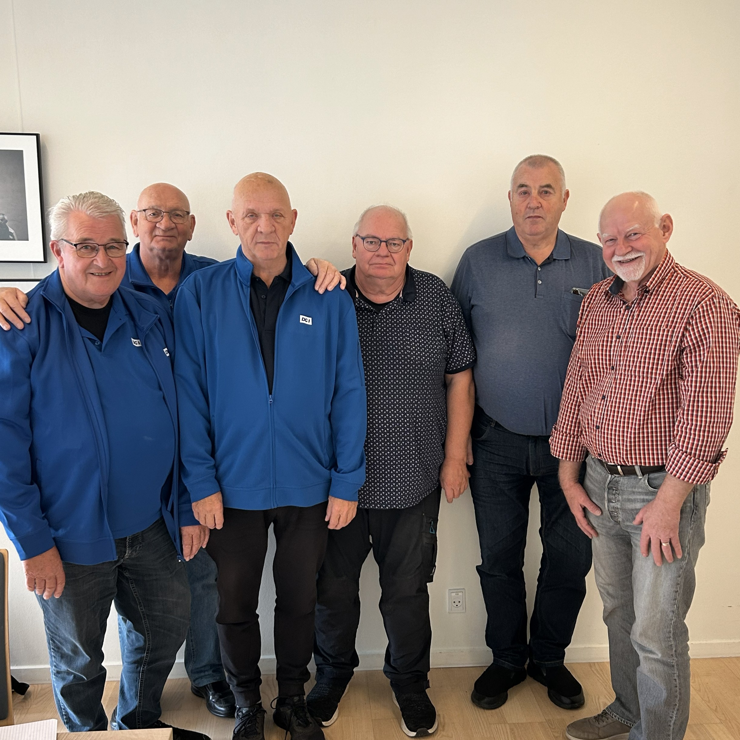 De seks medlemmer af aktivitetsgruppen i krocket.