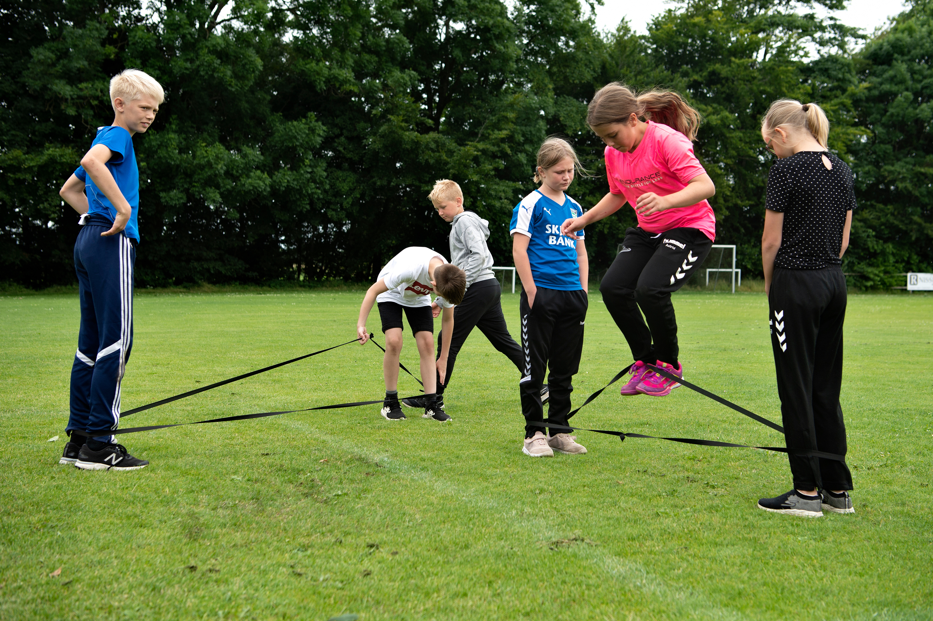idraetsskole-feriesjov-aktiviteter-med-elastik-og-glade-og-aktive-boern-sommer-2020.jpg