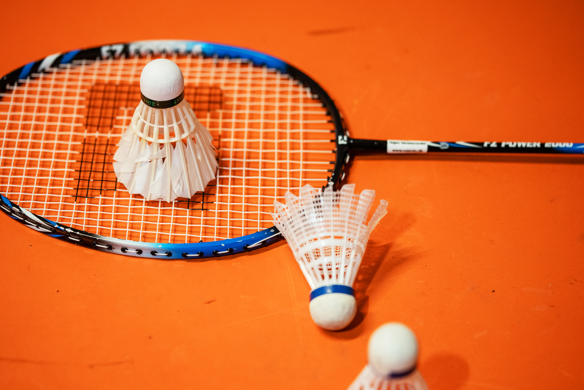fjerbolde-ketcher-closeup-badminton-2023.jpg