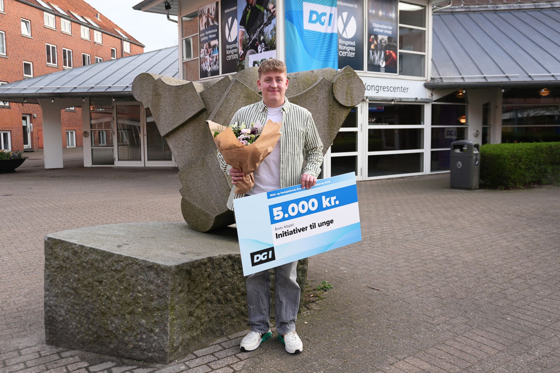 199C6387 A89f 4263 A22d 2051558176F0